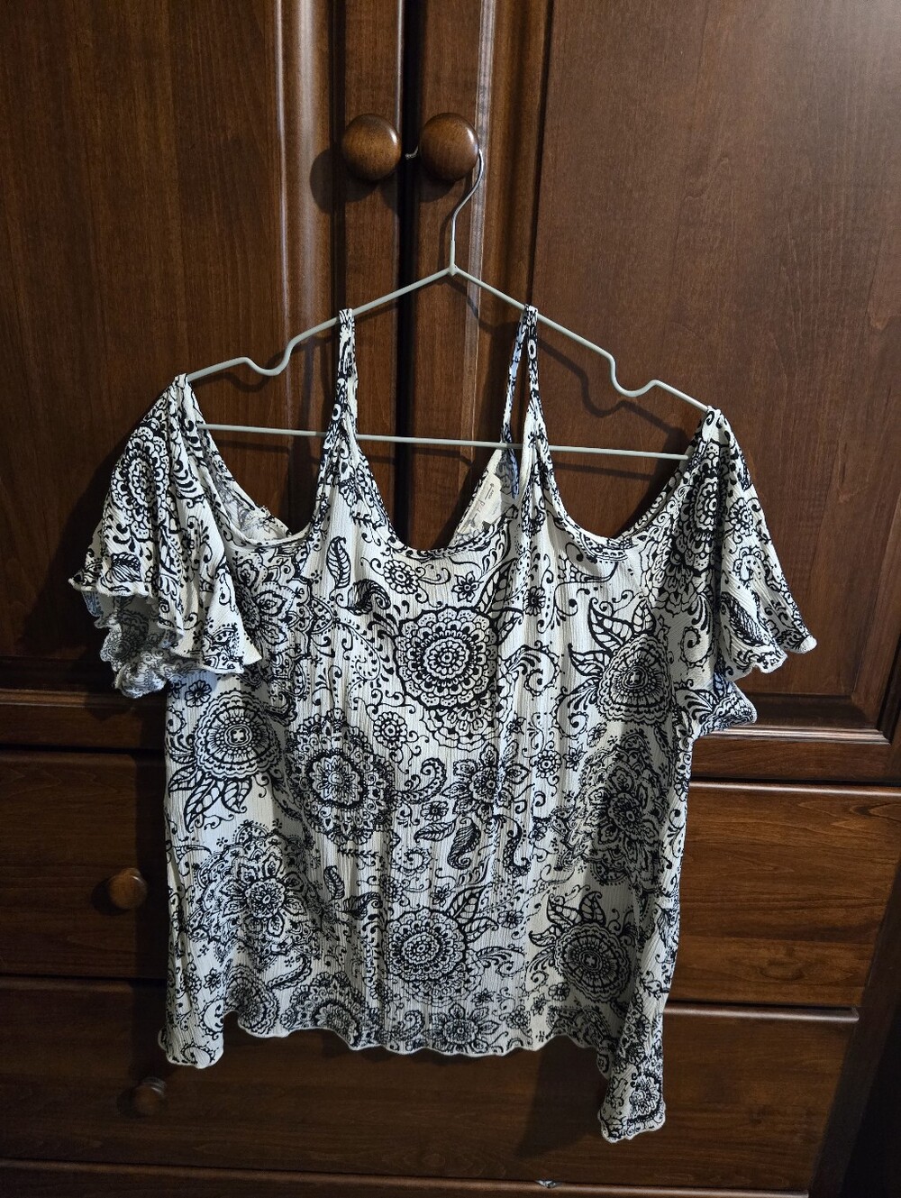 Cold-Shoulder Black & White Floral Print